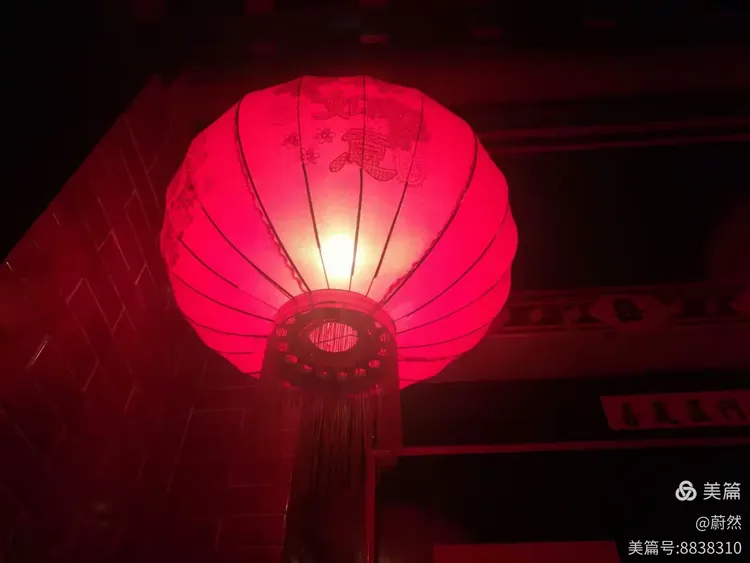 大红灯笼高高挂